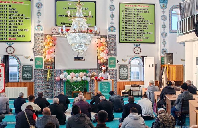 Çorumlu Aleviler Kurban Bayramı namazını Ehli Beyt Camii’nde eda etti