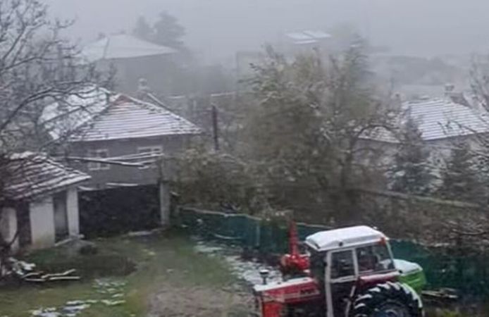Çorum'un bu köyünde kar yağışı etkisini sürdürüyor