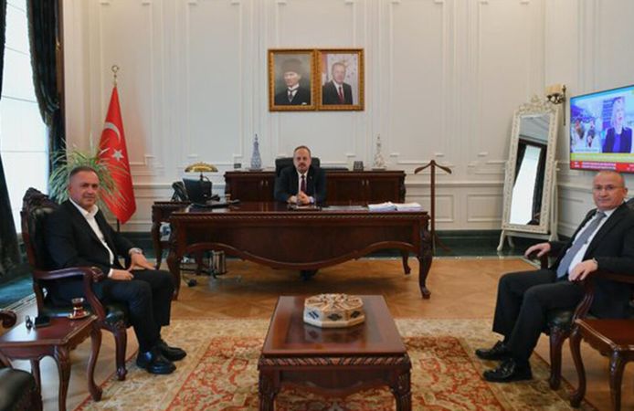 Çorumlu isimlerden Vali Canbolat’a ziyaret