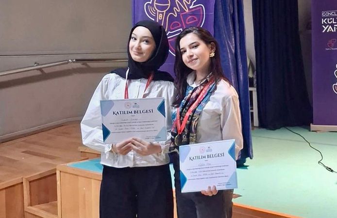 Ömer Derindere Fen Lisesi’nden şiir yarışmasında büyük başarı