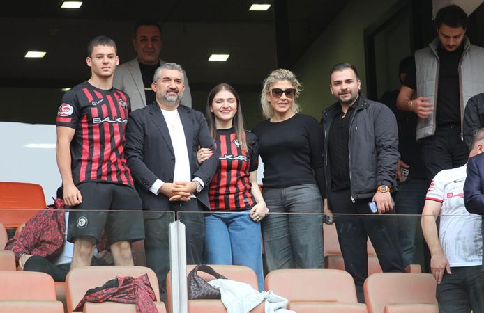 Savaş Balçık da Tribündeki Yerini Aldı