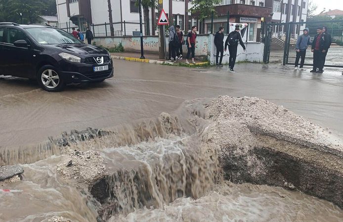 Osmancık'ta sağanak hayatı olumsuz etkiledi