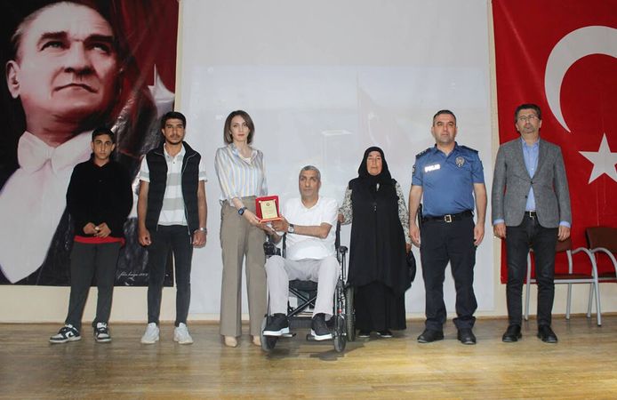 Mecitözü'nde silahla sevinç olmaz paneli düzenlendi