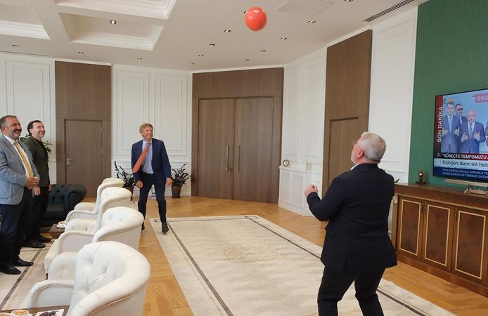 Büyükelçi Wijnands ve Başkan Aşgın'dan futbol şovu