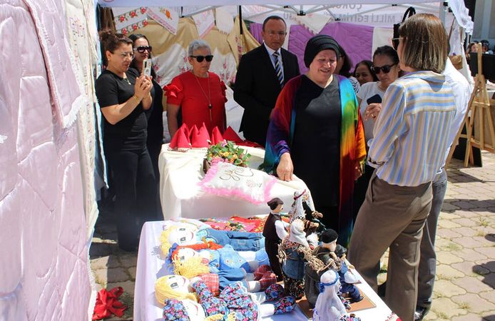 Mecitözünde üreten eller sergide buluştu