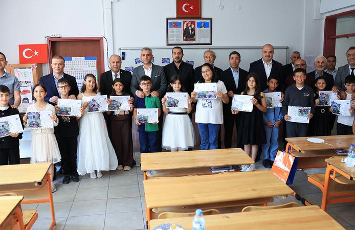 Alaca Hüseyin Gazi İlkokulu’nda karne heyecanı