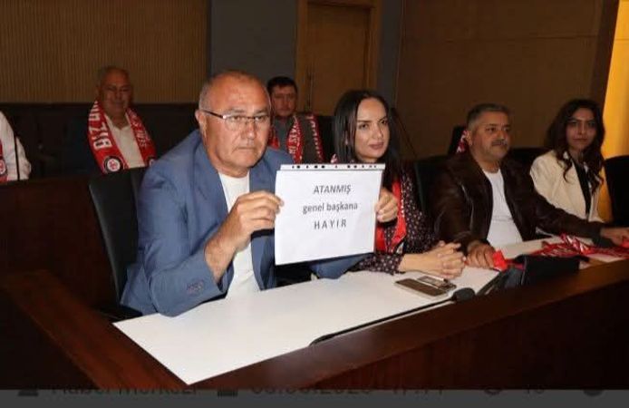Erkan Özbal: Kılıçdaroğlu'na protesto: Mecliste döviz açtı