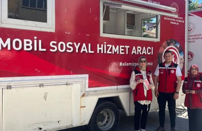 Mobil Sosyal Hizmet Aracı Bayat'ta vatandaşlarla buluştu