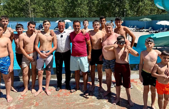 Başkan Dereli, çocukların havuz keyfine ortak oldu