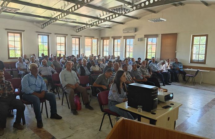 Tarım ekiplerinden üreticilere bilinçli ilaçlama uyarısı