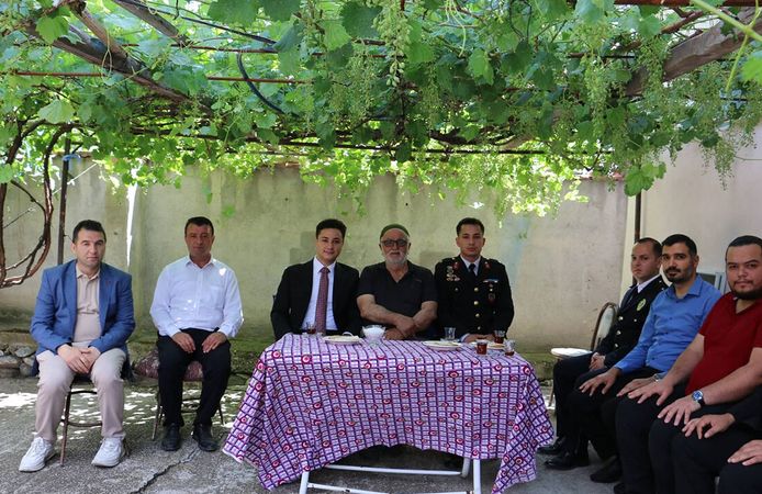 Boğazkale protokolünden şehit ailelerine ziyaret