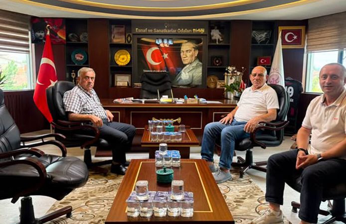 Trabzon esnaf temsilcileri Recep Gür ile görüştü