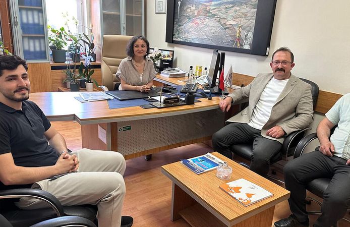 Anahtar Parti'den İlçe Tapu Müdürüne hayırlı olsun ziyareti