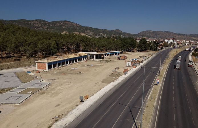 Arafat Tepesi’ne kafeterya ve dükkanlar yapılıyor