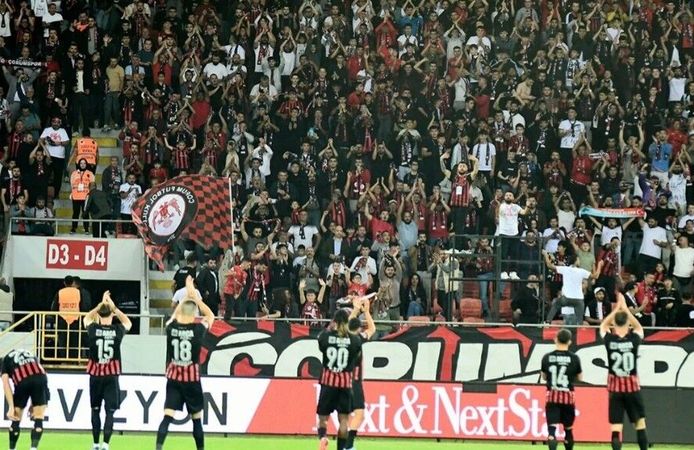 Tribünler Kasımpaşalılara açık