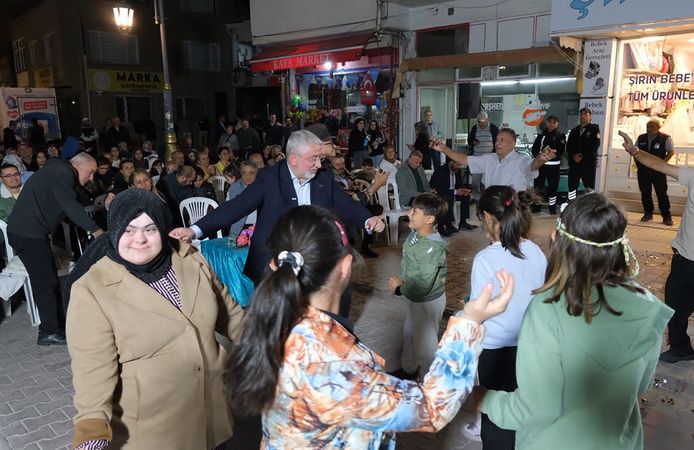 Mahalle sakinleri gönüllerince eğlendi: Müziğe doydu
