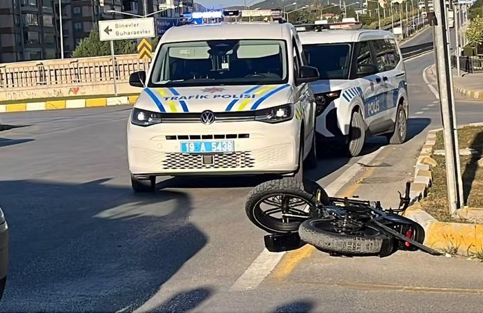 Minibüs elektrikli bisikletle çarpıştı: 15 yaşındaki sürücü yaralandı