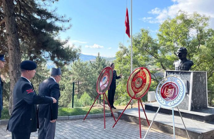 Oğuzlar’da Gaziler Günü dolayısıyla çelenk sunuldu