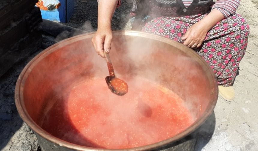 Kadınların kışlık yiyecek mesaisi