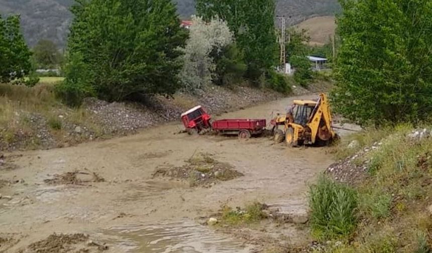 Osmancık'ı yağmur ve fırtına vurdu