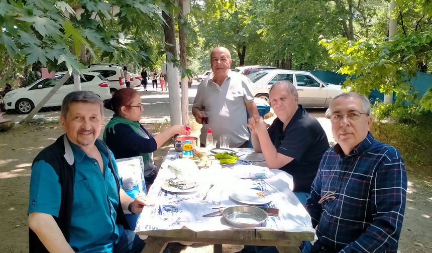 Çorumlular Edremit’ teki piknikte hasret giderdi