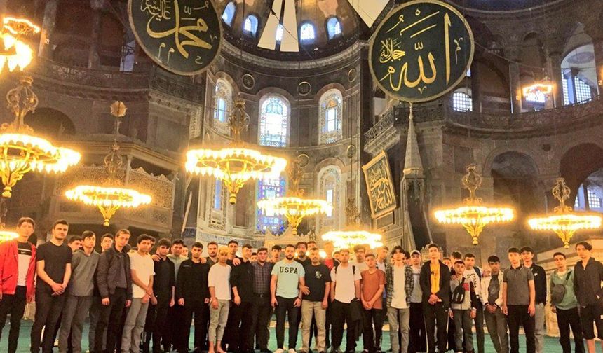 TÜGVA gençleri İstanbul’u gezdi