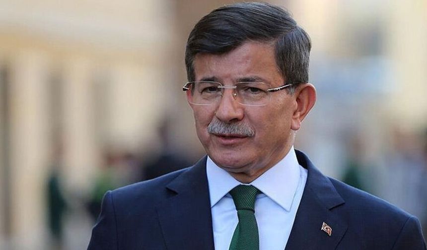Adliye çıkışından nikah davetine: Davutoğlu’ndan Cumhurbaşkanı Erdoğan’a sürpriz davet