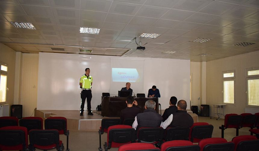 Okul servisi sürücülerine eğitim semineri