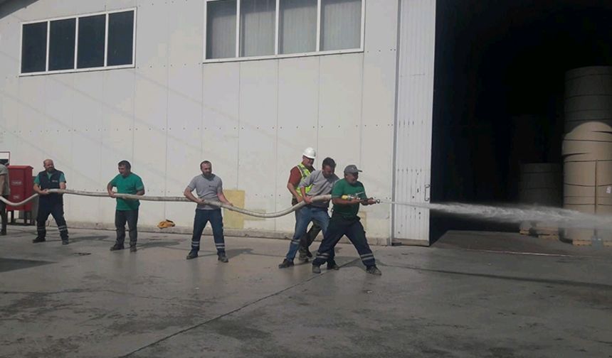 Kağıt fabrikasında gerçeğini aratmayan yangın tatbikatı