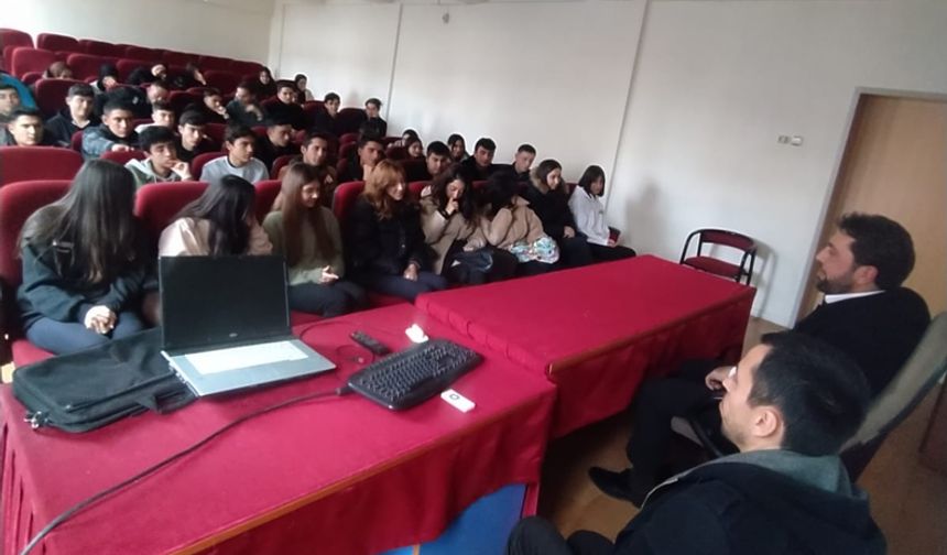 İlçe Vaizleri gençlerle bir araya geldi