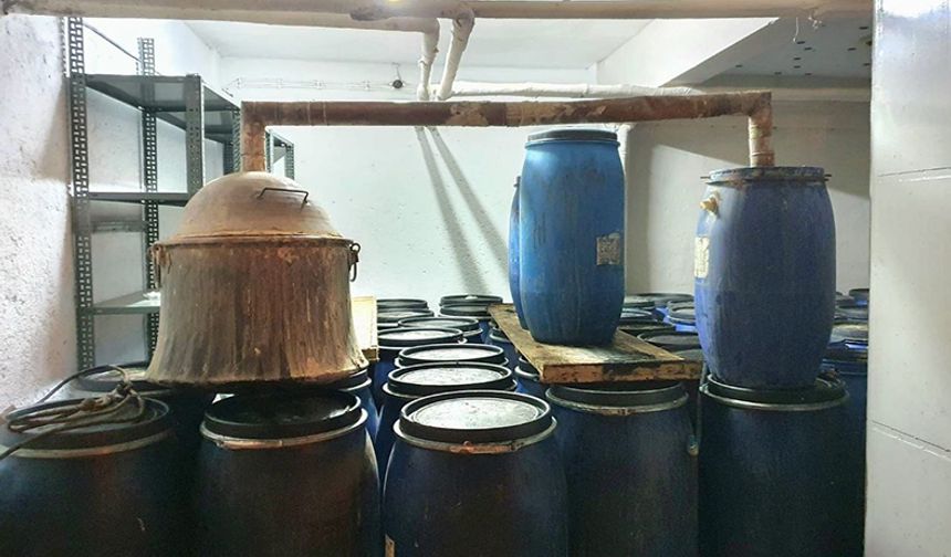 Çorum'da dev operasyon: 12,5 ton kaçak alkol ele geçirildi