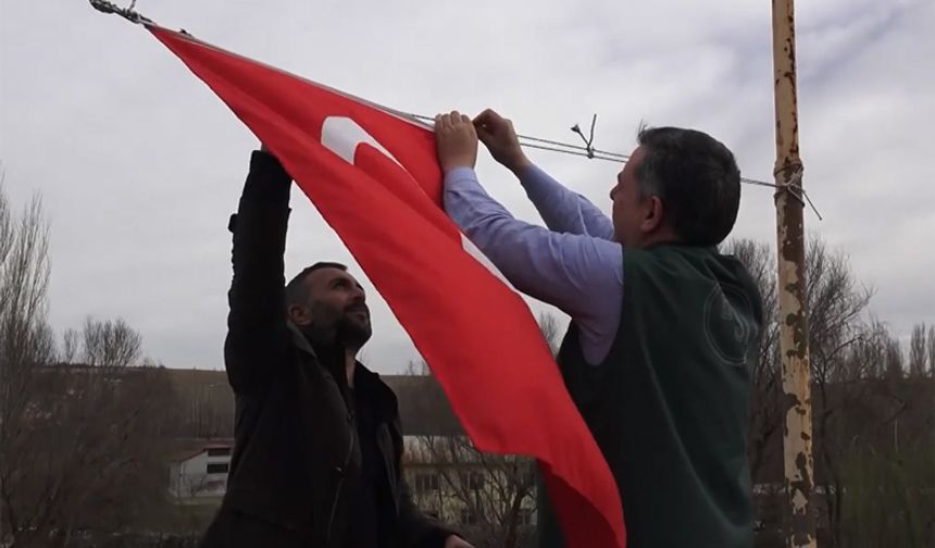 Vali Mustafa Çiftçi'nin bayrak hassasiyeti