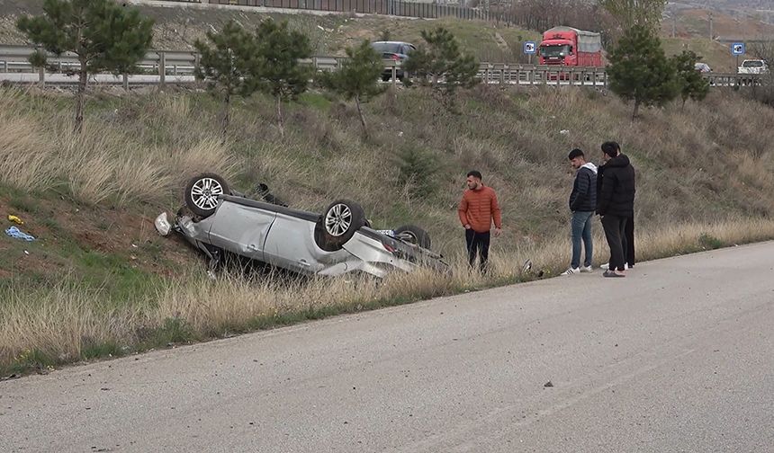 Şerit ihlali yaptı, otomobile çarpıp metrelerce takla attı!