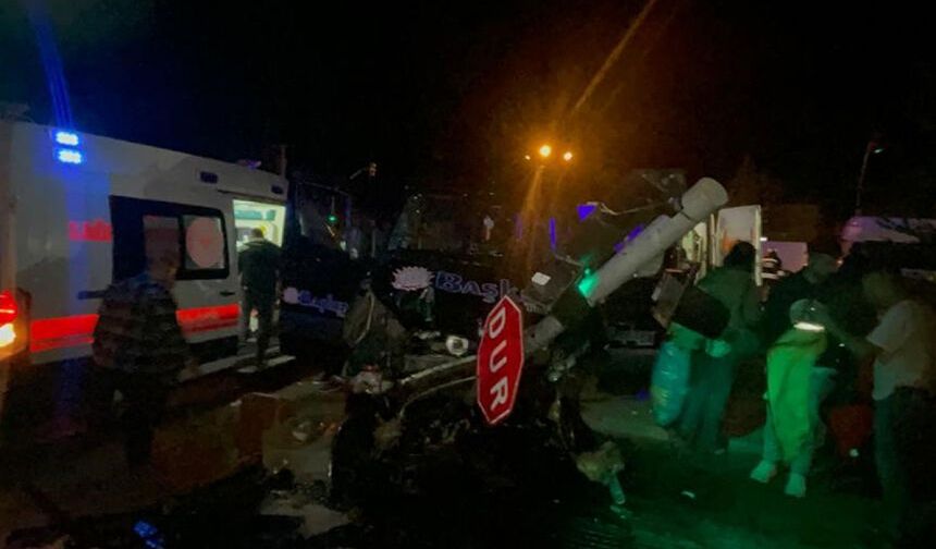 Tekirdağ'da feci kaza: 1'i ağır 20 yaralı