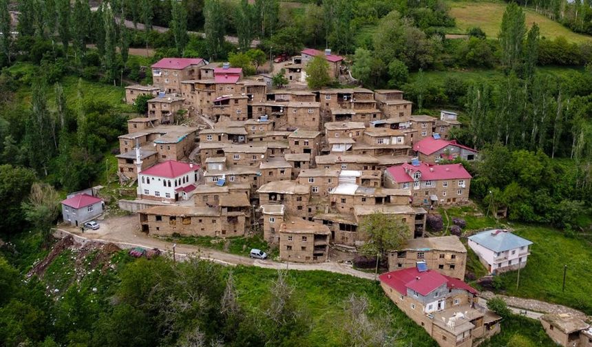 Doğaseverlerin yeni rotası: Bitlis, Hizan'daki tarihi taş evler