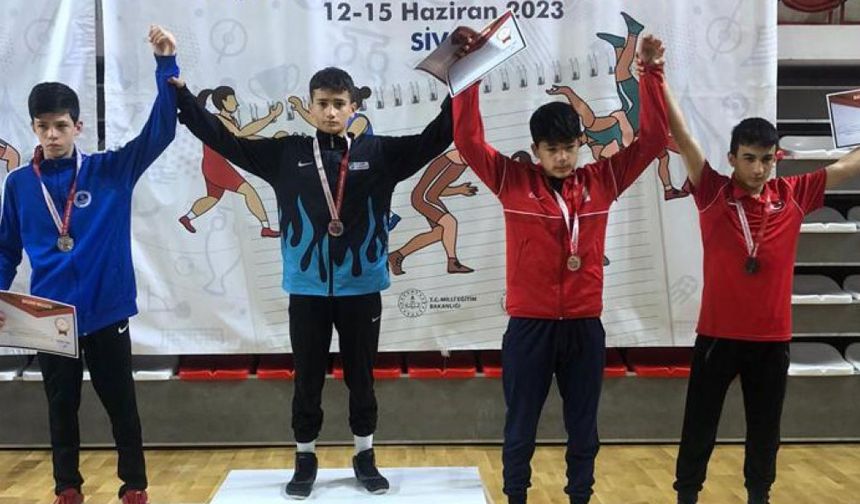 Çorum İl Milli Eğitim Spor Kulübü güreşte derece aldı