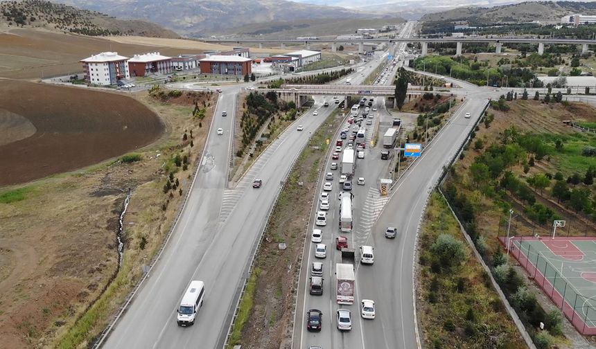 43 ilin geçiş güzergahında kuvvetli yağış etkili oldu: Kazalar peş peşe geldi