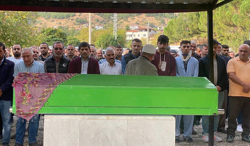 Oğlu ile birlikte üniversite için geliyordu, kazada hayatını kaybetti