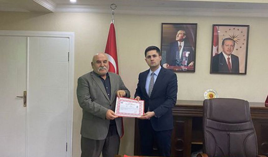 Kaymakam Soydaş’tan Tapu Müdürü Sel’e hizmet teşekkürü