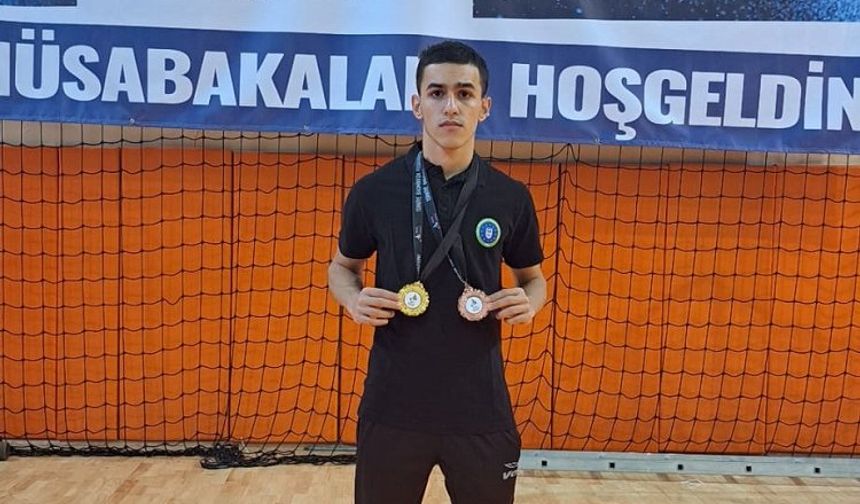 Bursa Büyükşehir Belediyesporlu Mert'ten çifte madalya
