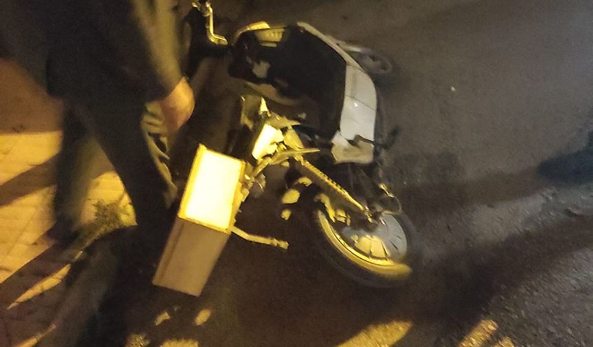 Yakalanacaklarını anlayınca çaldıkları motosikleti bırakıp kaçtılar
