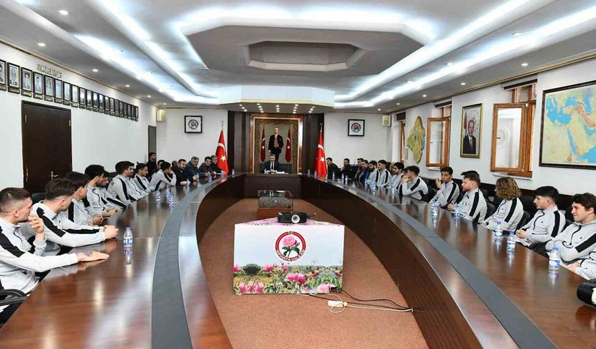 Vali Baruş: "Isparta 32 Spor’un başarısı Isparta’nın başarısı demek"