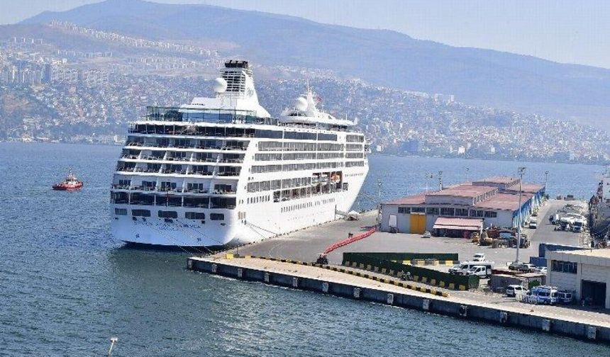 Rezervasyonlar ikiye katlandı, 100 bin turist bekleniyor: Kruvaziyer devleri İzmir'e akın etti