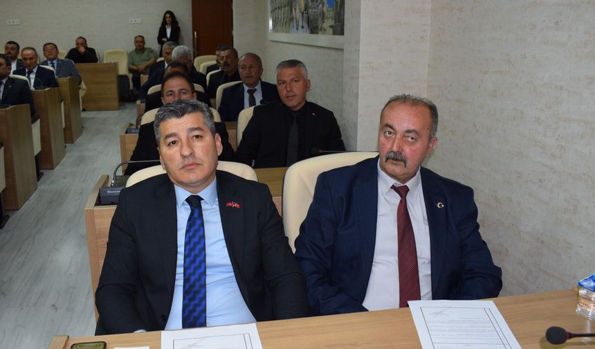 İl Genel Meclisi’nde MHP’li üyelerden “CHP’ye kurtarma operasyonu” iddiası