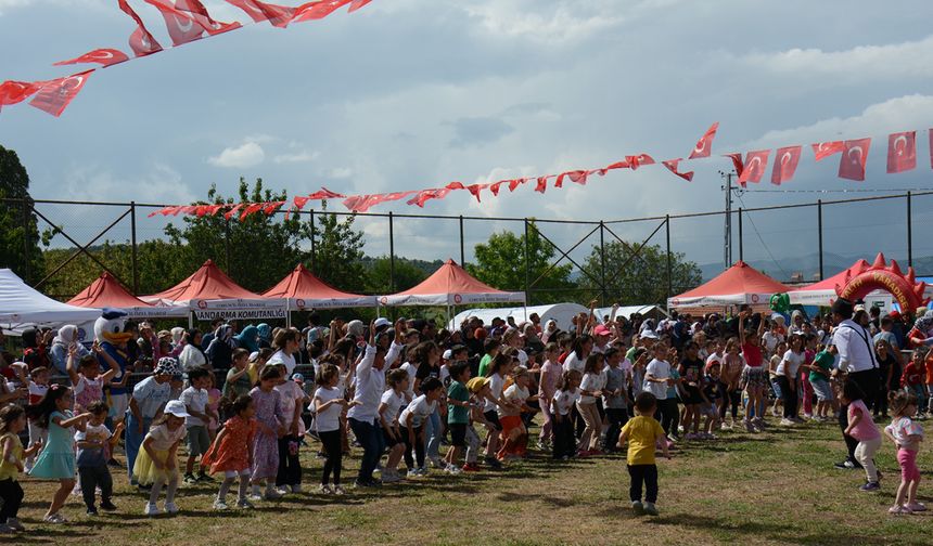 Çorum'da kültür, sanat ve spor festivali: Geleneksel oyunlardan paraşüte her şey vardı!