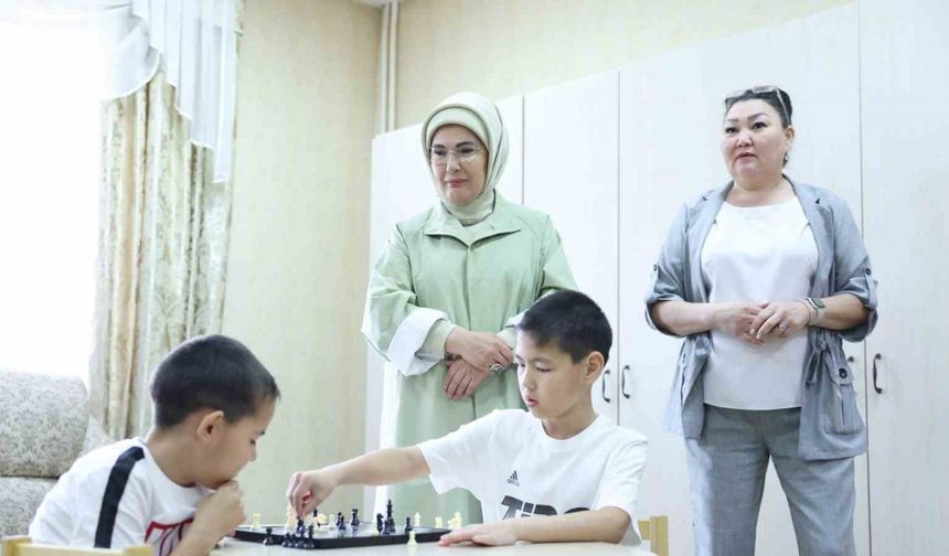 Emine Erdoğan, Astana’da yetimhane ziyaretinde bulundu
