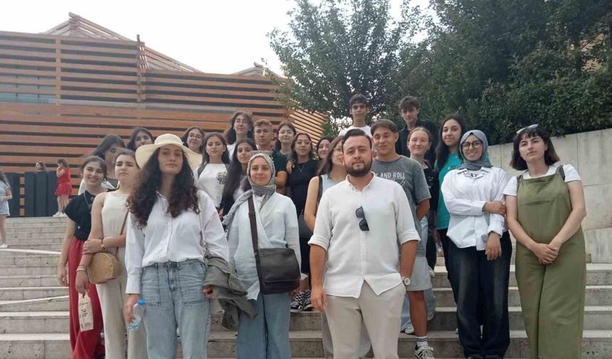 Eskişehir’e İlk Kez Gelen Kocaelili Öğretmenler ve Öğrenciler Şehre Hayran Kaldı