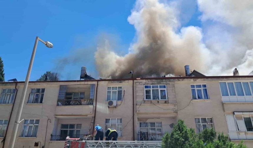 Karaman’da çatı yangını korkuttu