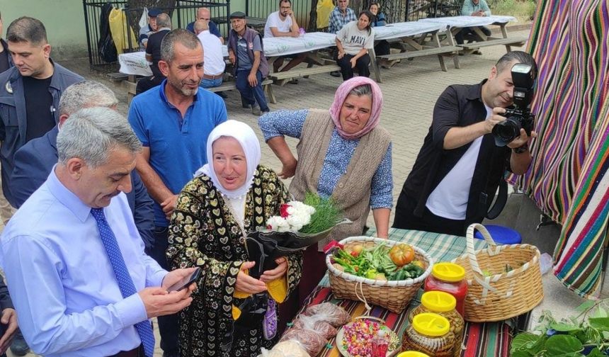 Yozgat Valisi Özkan, Türkmen kültürünün tanıtıldığı stantları gezdi