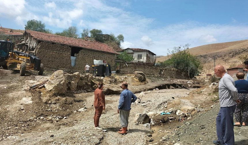 Çorum'un bu ilçesinde dolu ve sel felaketi: Köyler perişan oldu